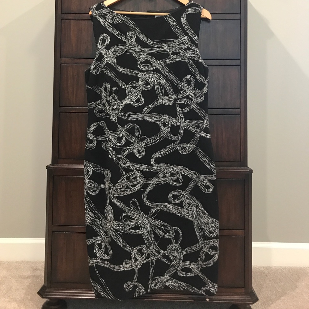 Black and White Sleeveless Sheath