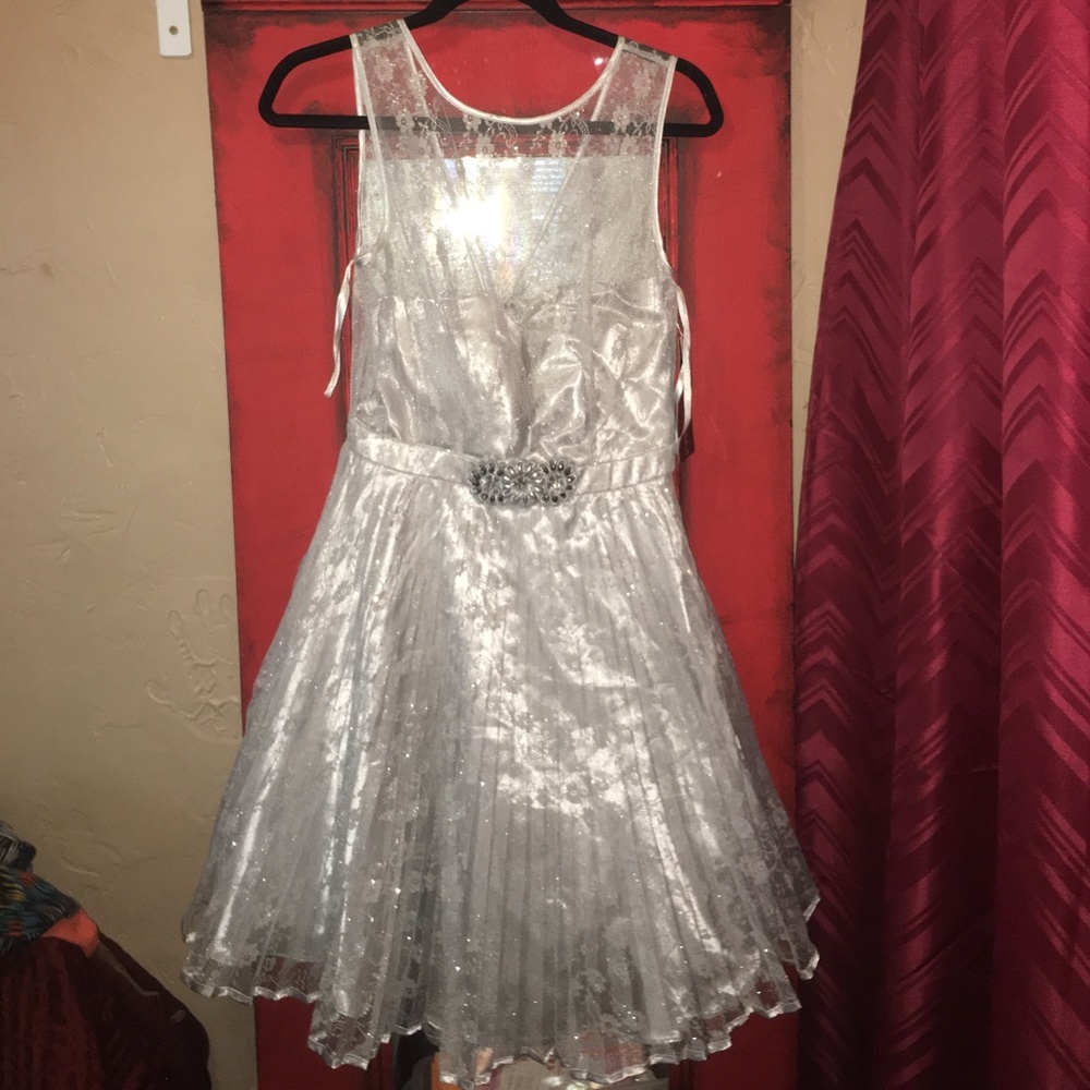 Betsey & Adam size 6 NWT silver dress