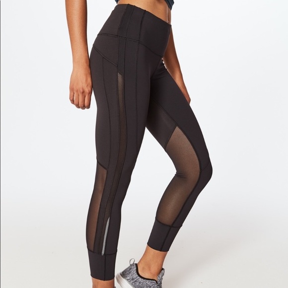 lululemon athletica Pants - *NWT* Lululemon Hit it 7/8 Pant Size 6