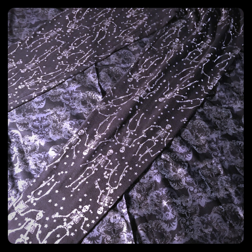 💀🖤METTALIC SCELLETIN & STARS PRINT LEGGINGS🖤💀