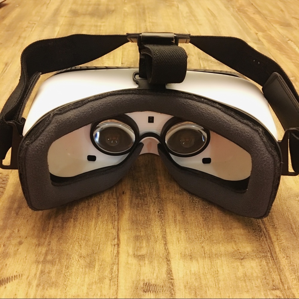 Samsung Virtual Reality Headset Goggles