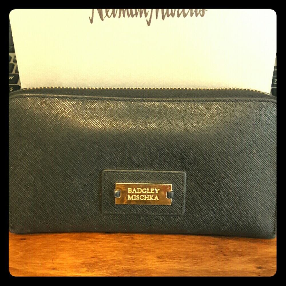 Badgley Miscka black wallet