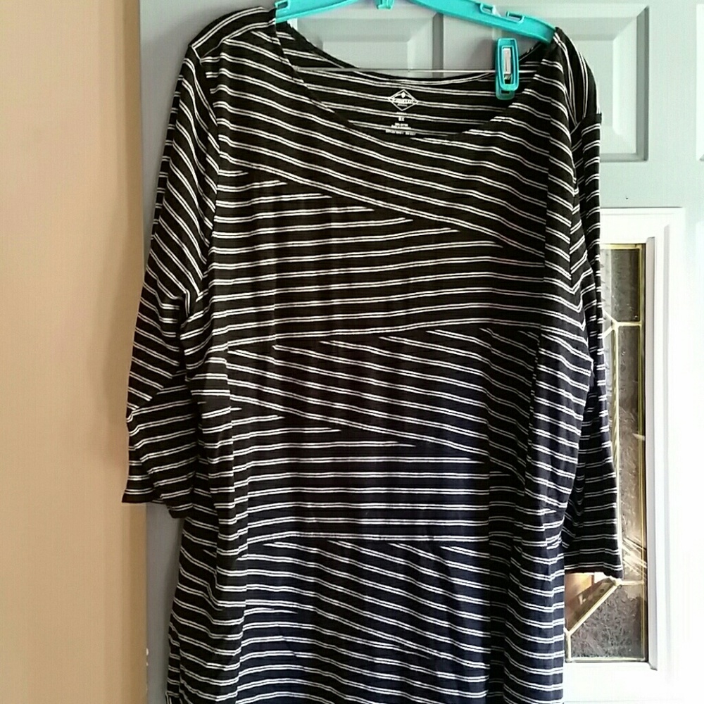 Mid sleeve shirt