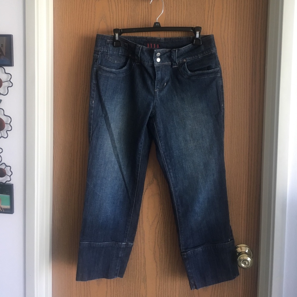 👖Gently worn capris 👖