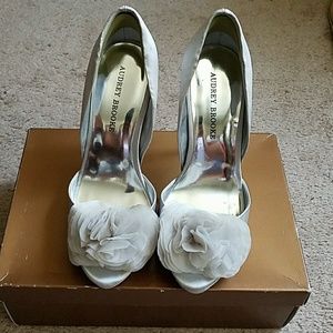 Silver satin bridal pump