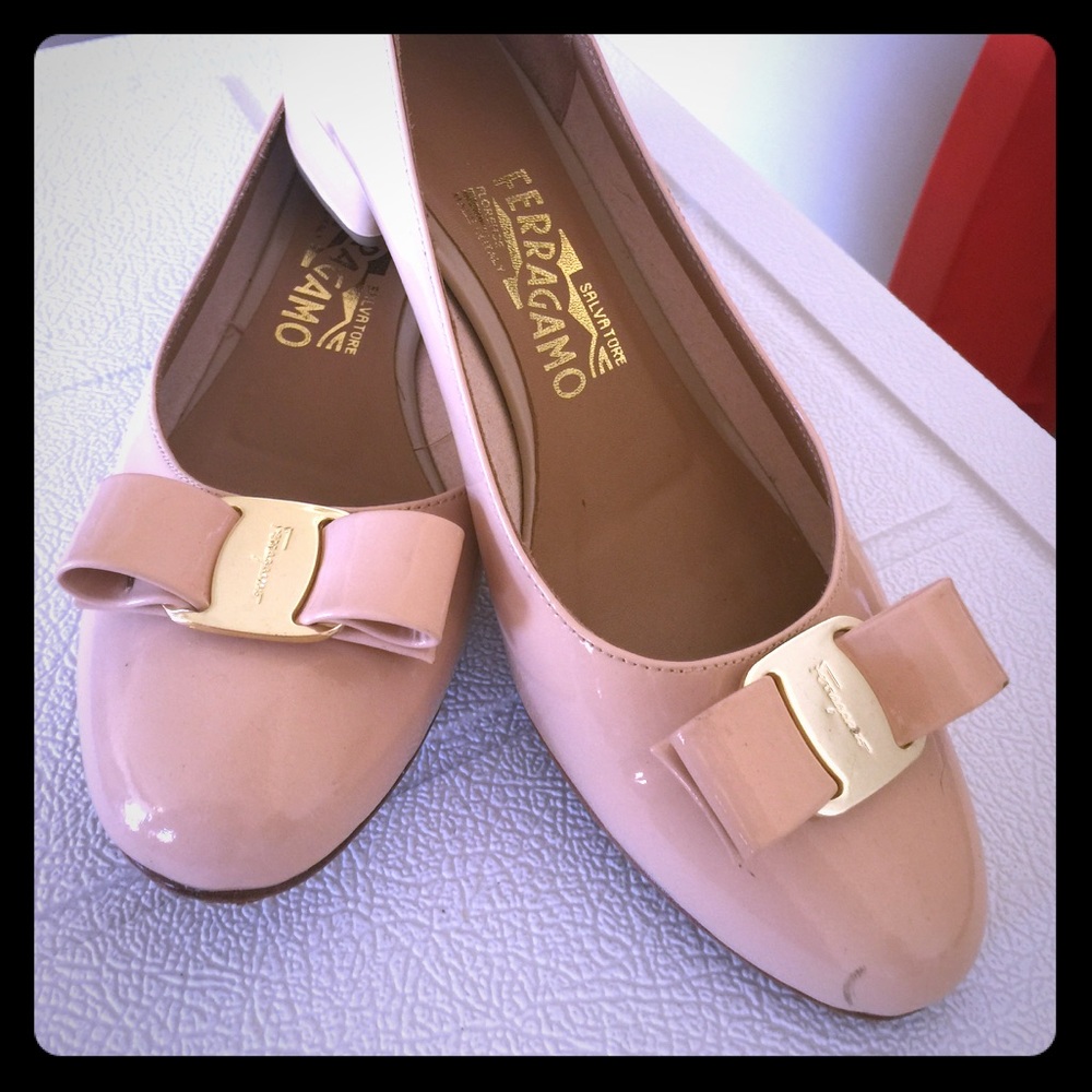 SALVATORE FERRAGAMO 
Vara pumps