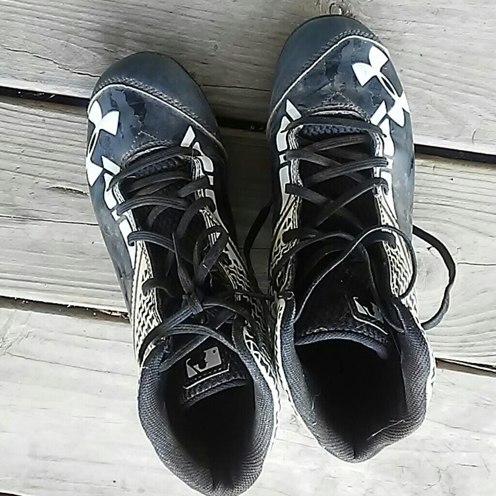 Baseball cleats