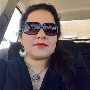 Meet your Posher, Viviana