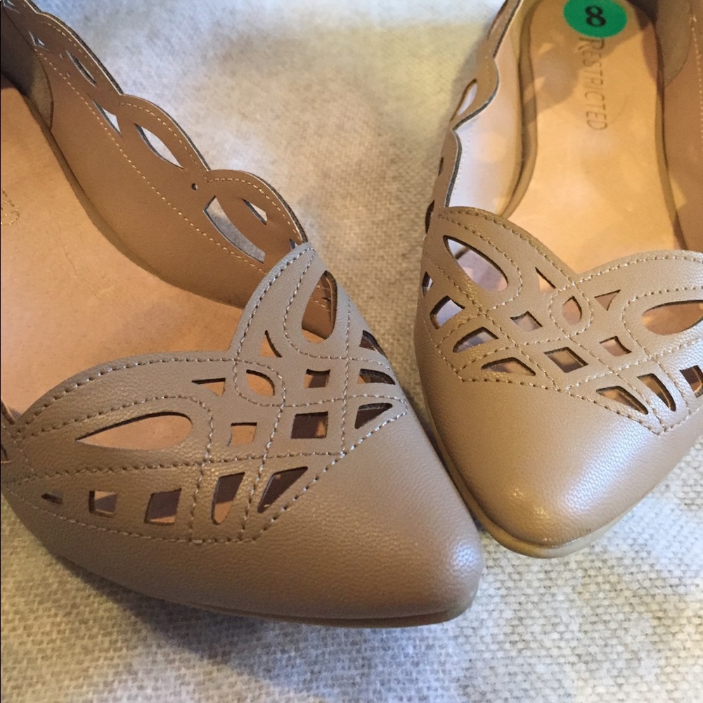 Restricted Size 8 Light Tan Flats