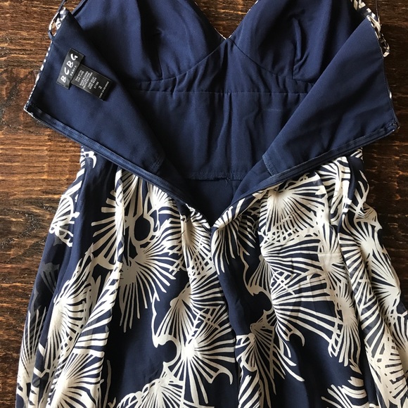 BCBG mini dress size 2 - Picture 2 of 4