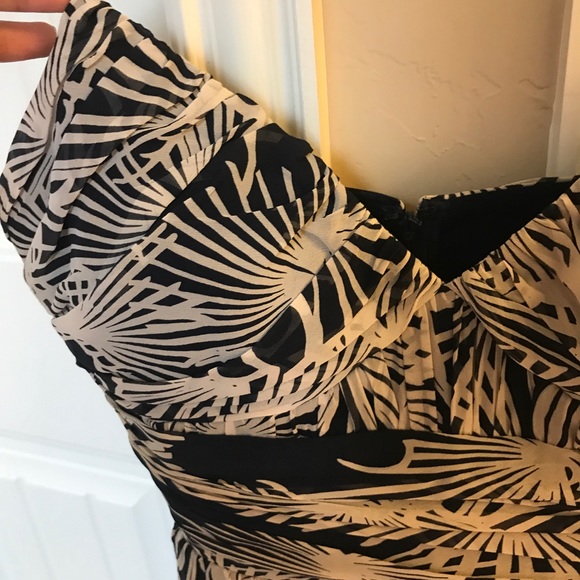 BCBG mini dress size 2 - Picture 4 of 4