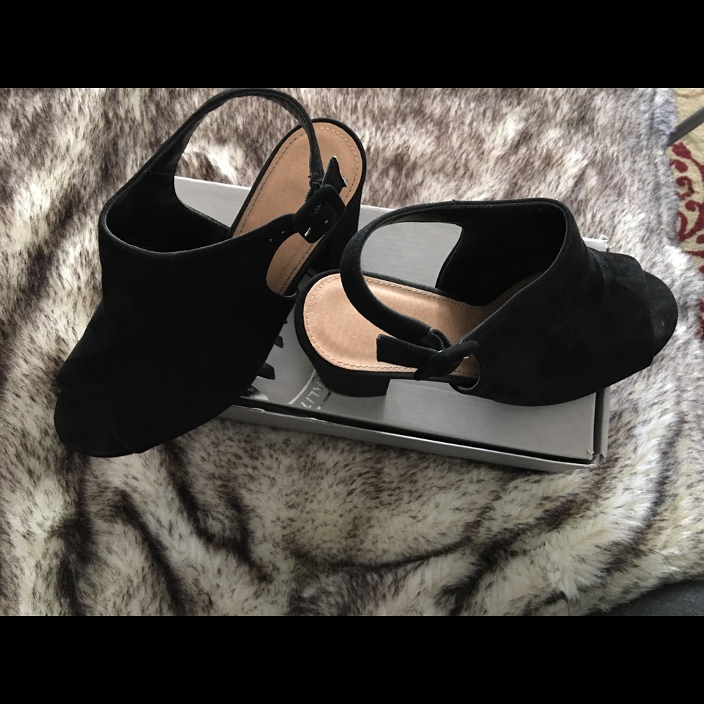 ❌S O L D ❌Black suede heels