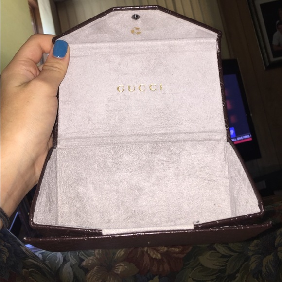 Gucci sunglass case - Picture 2 of 3