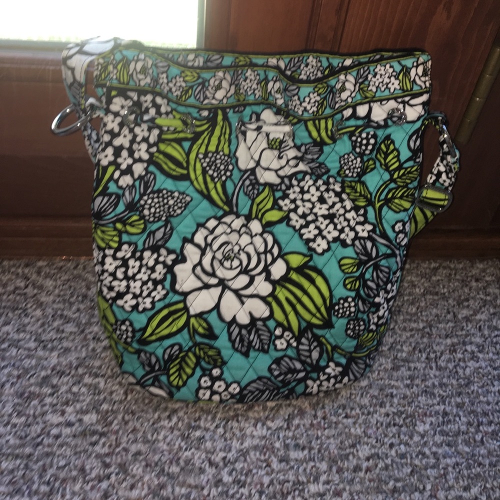 Vera Bradley cinched over the shoulder bag! - Picture 4 of 8