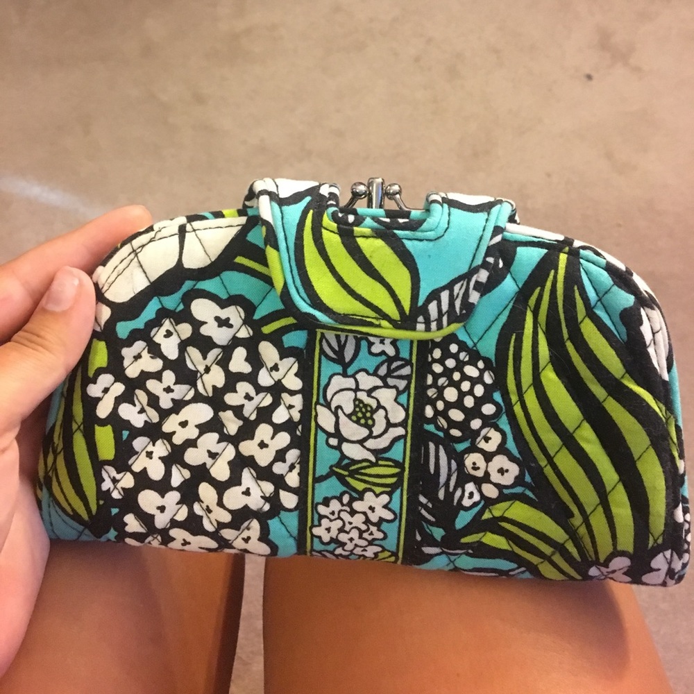Vera Bradley cinched over the shoulder bag! - Picture 6 of 8