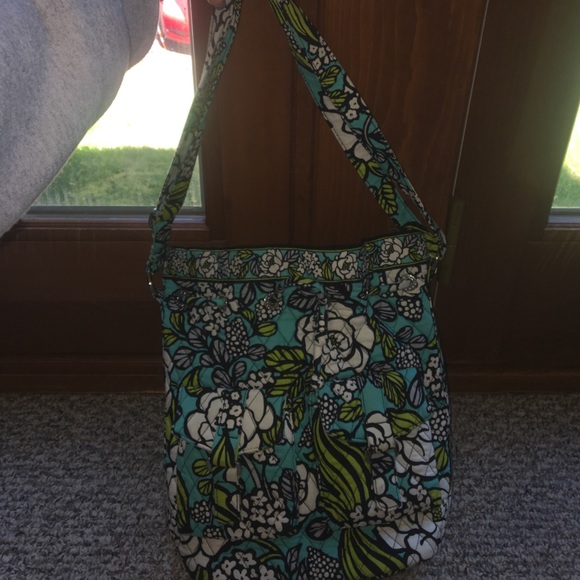 Vera Bradley cinched over the shoulder bag! - Picture 3 of 8