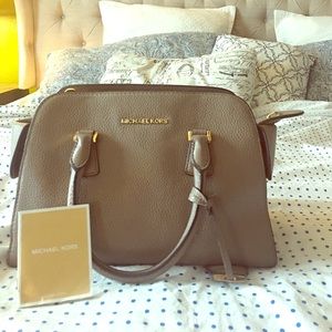 MK medium purse