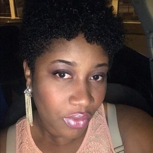 Meet your Posher, Crystal