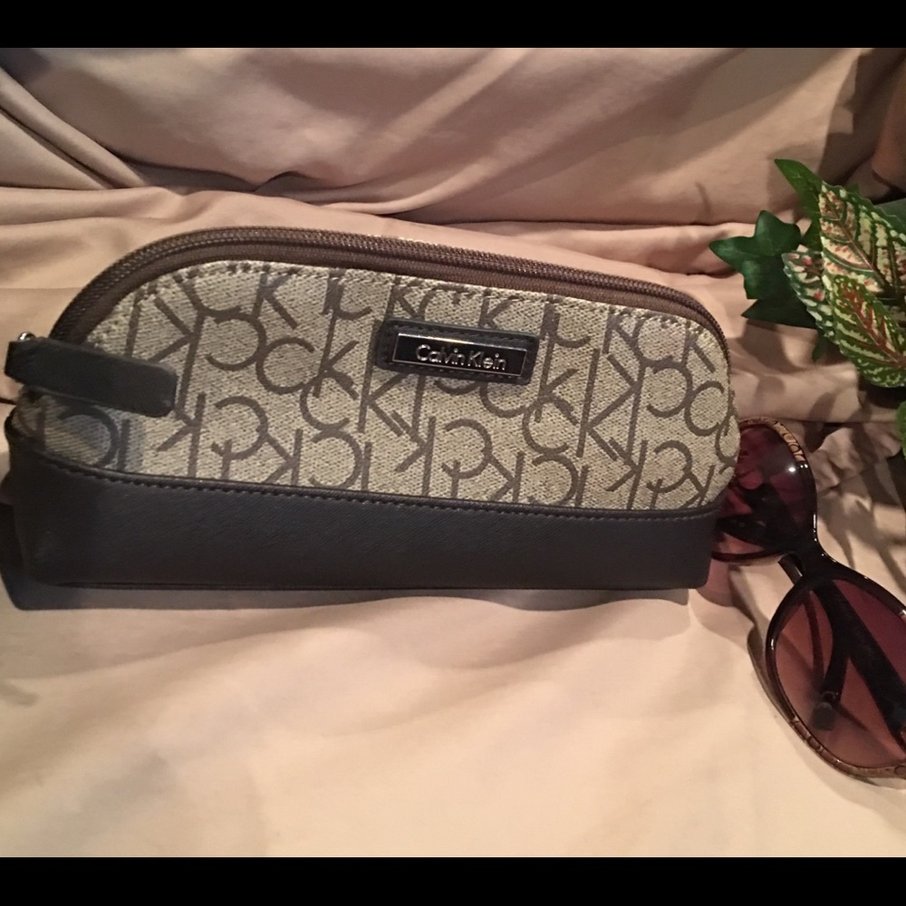 🦋Calvin Klein Cosmetic Bag🍂