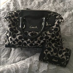 Medium size Coach purse with matching wallet EUC