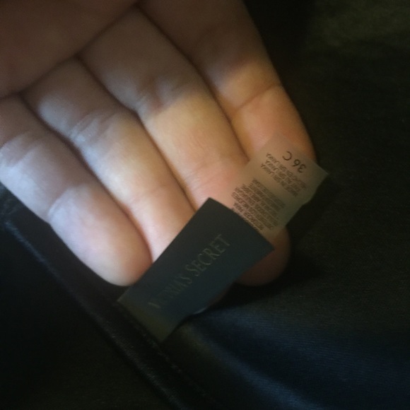 VICTORIA SECRET SWIM SUIT TOP SZ 36 C - Picture 3 of 3