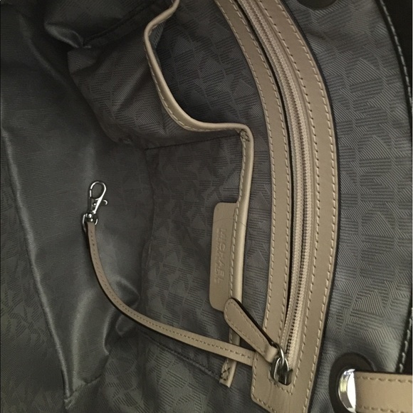 MICHAEL KORS - JET SET - Picture 2 of 7