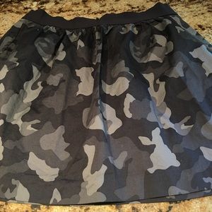 Never worn skirt. Elastic top. Measures 16 inches.