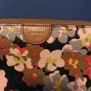 Floral fossil wristlet