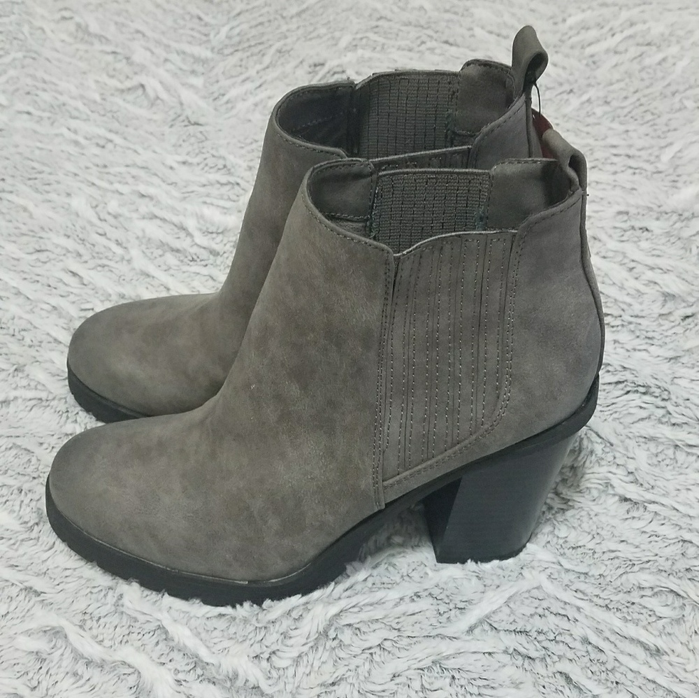 NWT Sam & Libby Gray Chunky Heeled Booties