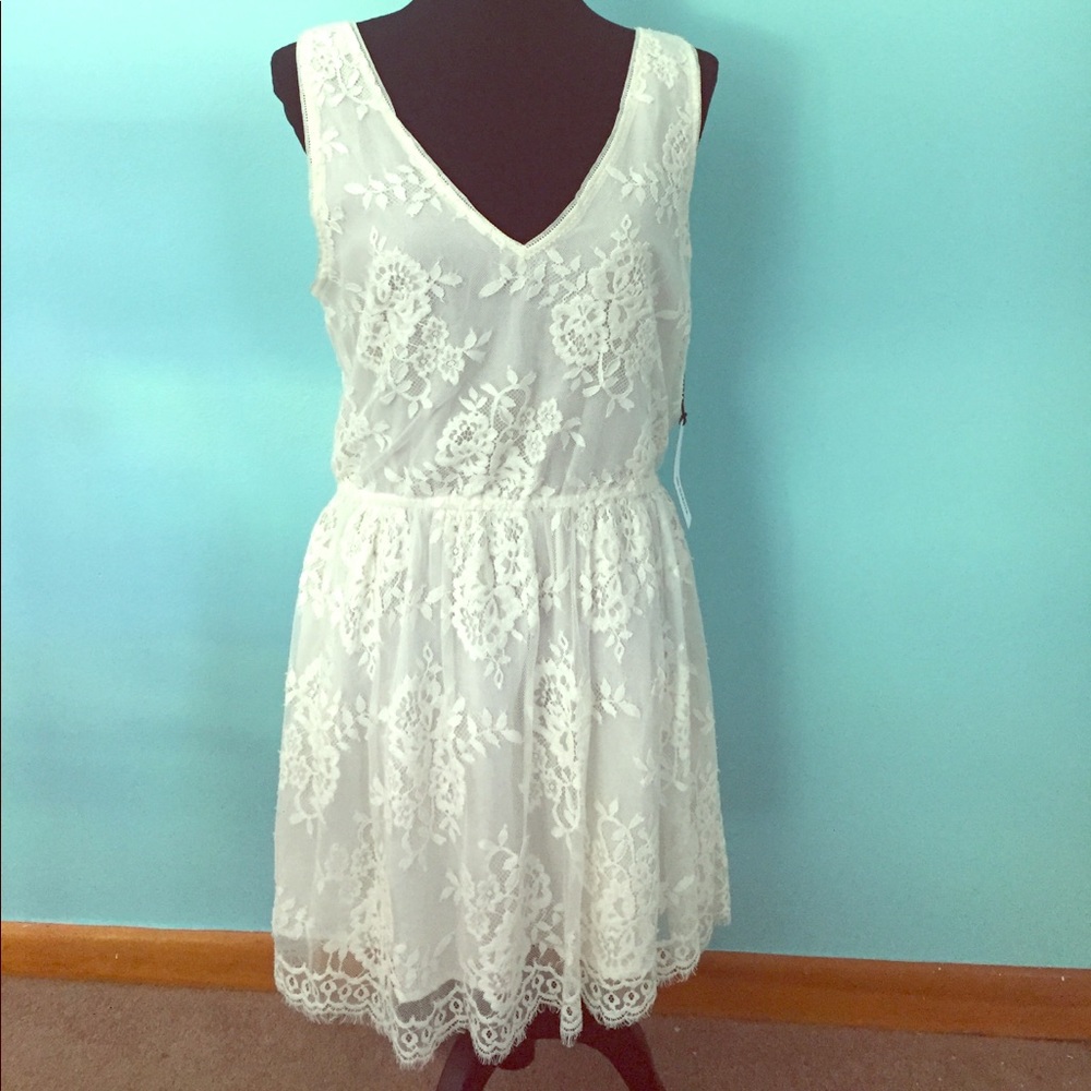 **final price drop**💜👗💥NWT lace dress