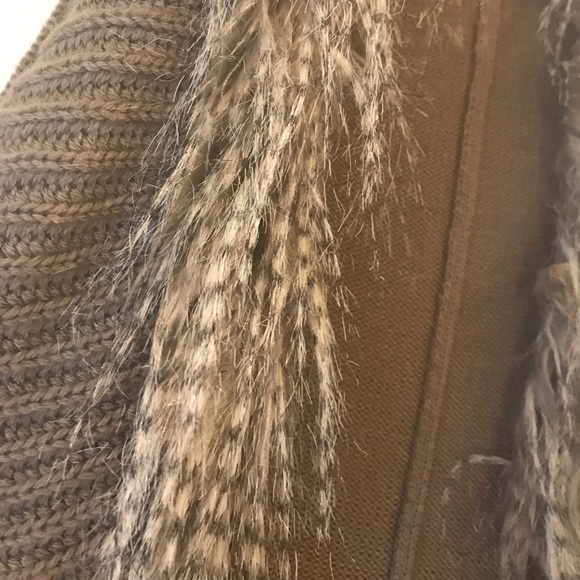 Feathered fur neckline sweater vest - Picture 2 of 2