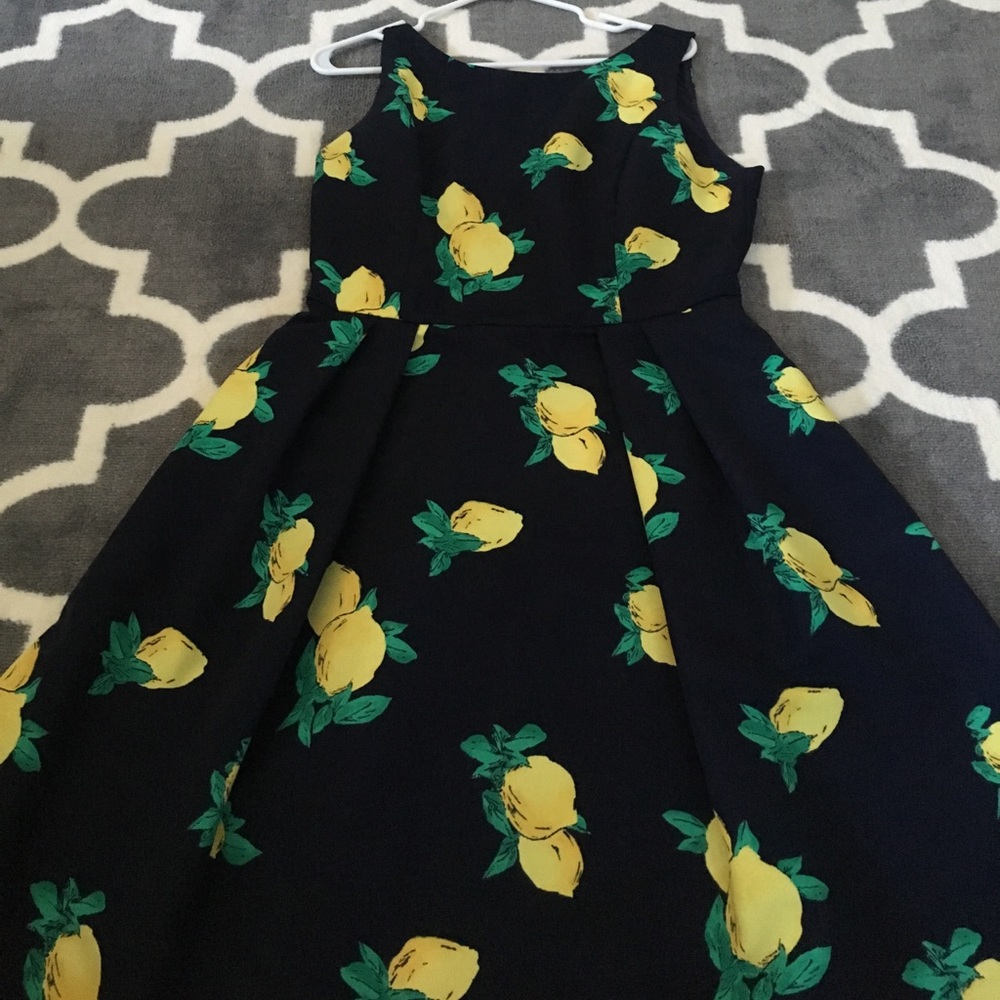 Retro inspired lemon dress 🍋🍋