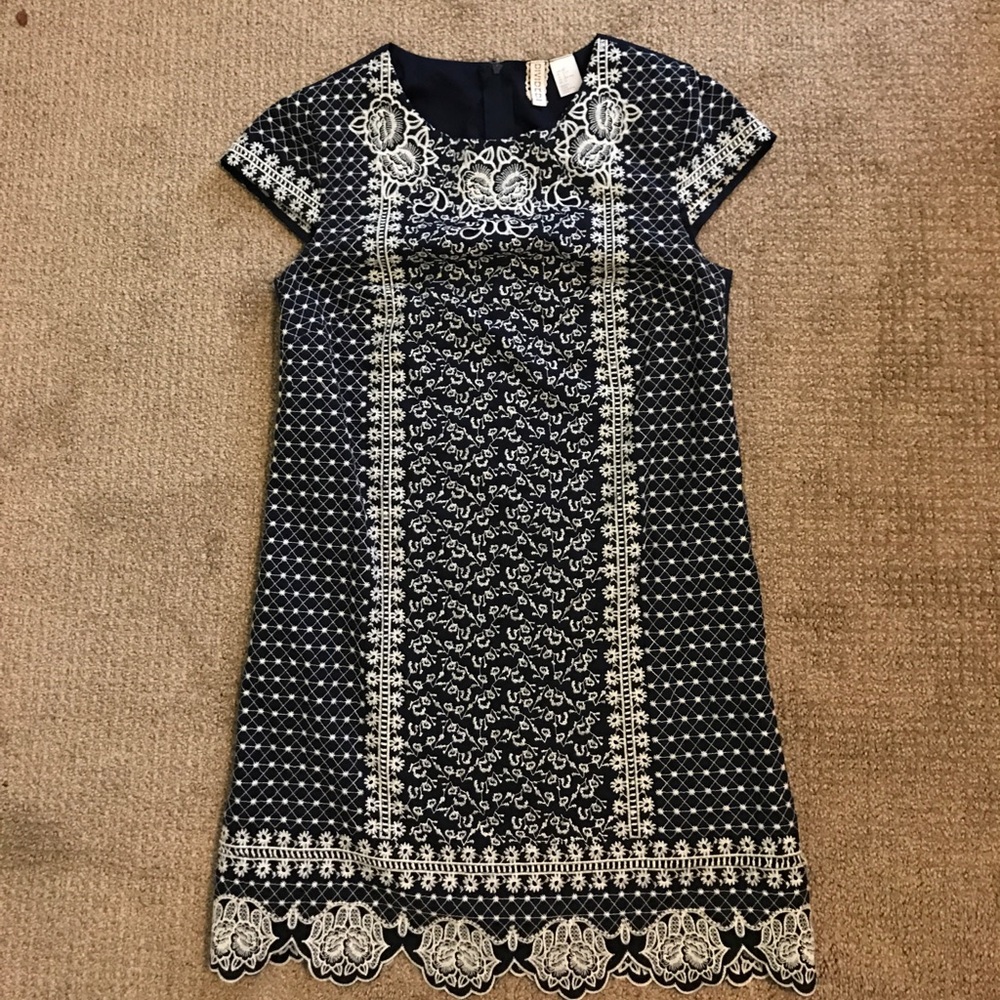 Size 2 navy and white print mini from H&M