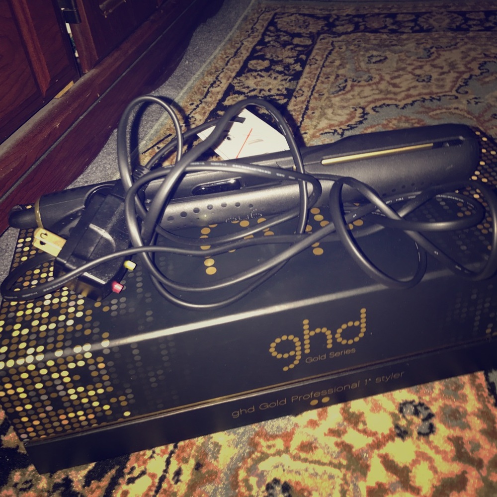 Authentic ghd gold series flat iron 1"