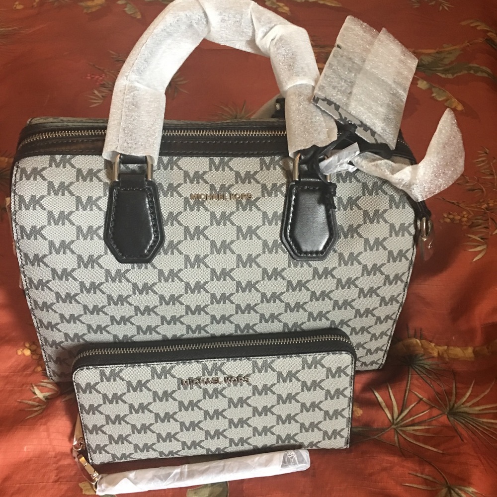New Michael Kors mercer duffel and matching wallet