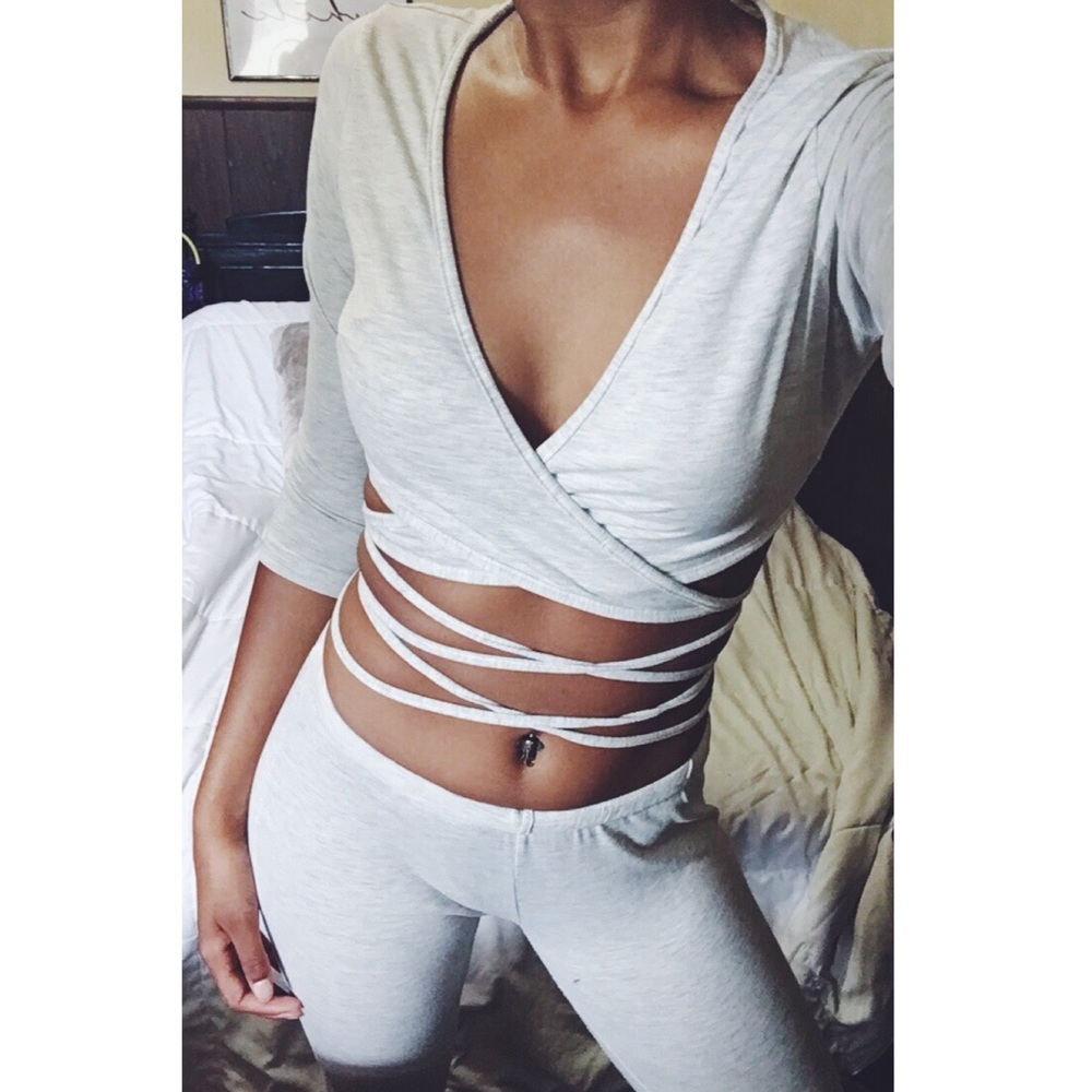 🚨Two Piece Set! Strappy crop top & leggings