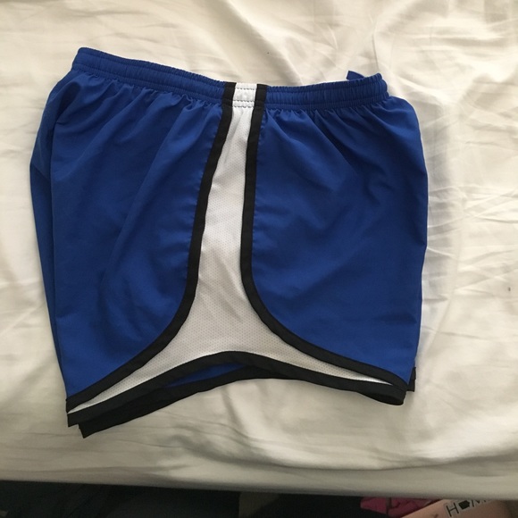 Nike dry fit shorts - Picture 3 of 4
