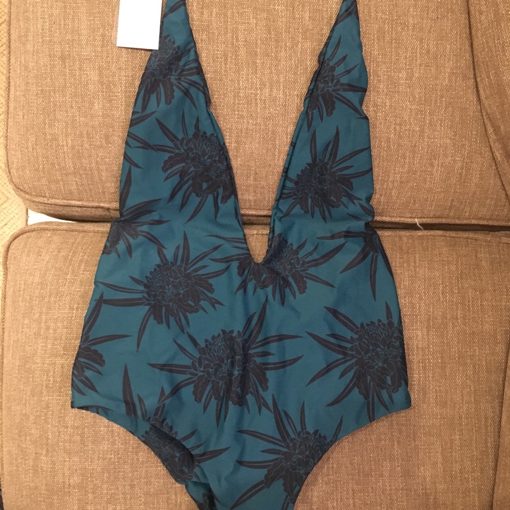MIKOH HINANO ONE PIECE
