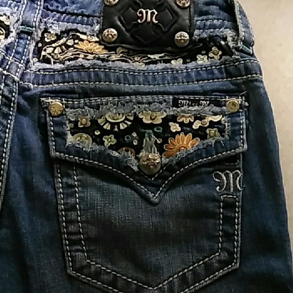 Miss Me size 28 signature cuffed Capri