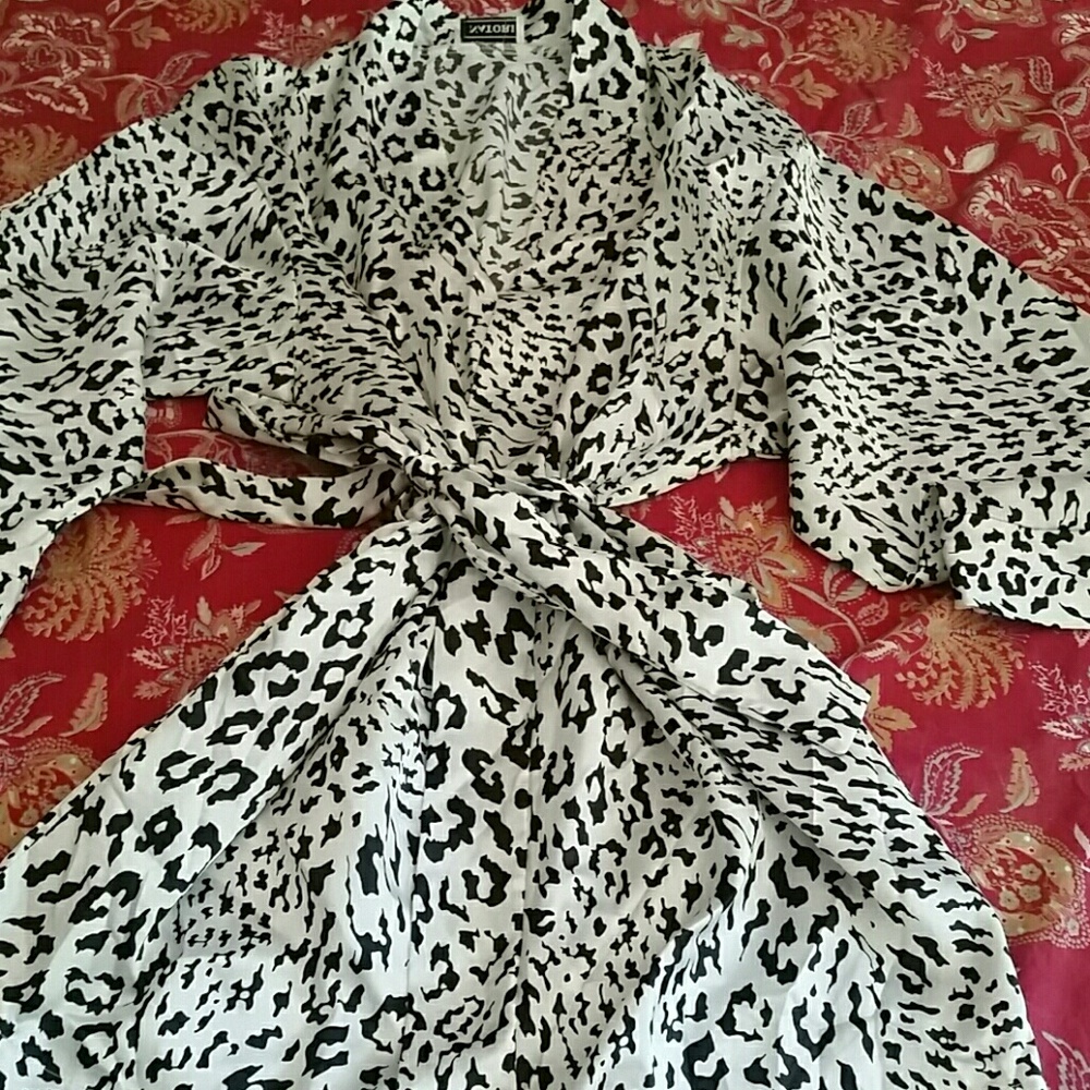 Satin robe animal print