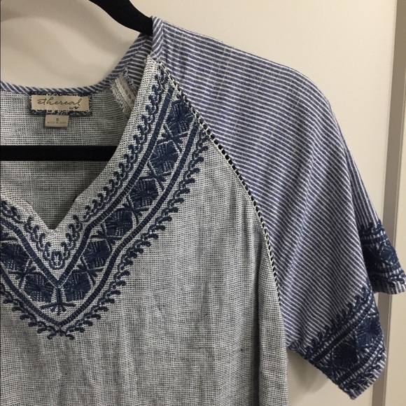 Blue pattern top - Picture 2 of 3