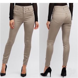 💙$15‼️💙 C,R refuge high waisted gray jeans