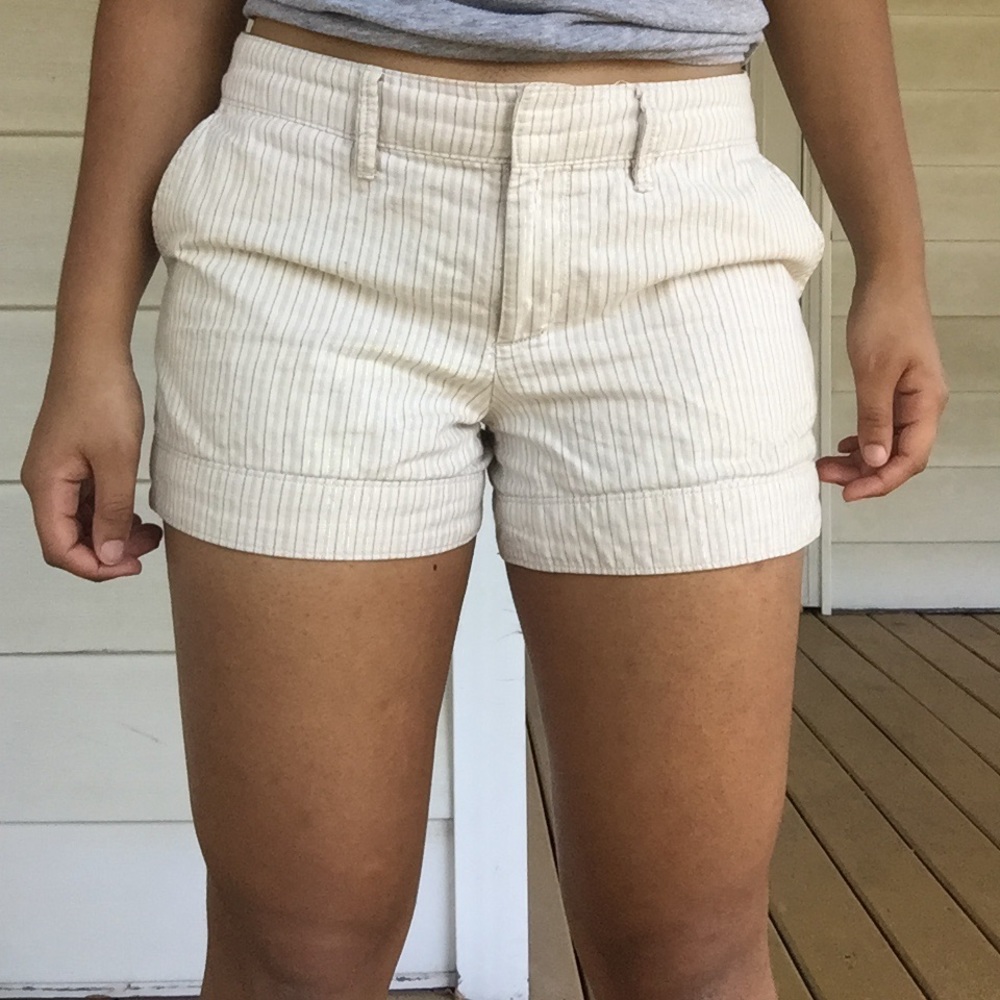 🍦Gap Striped Cream Shorts🍦