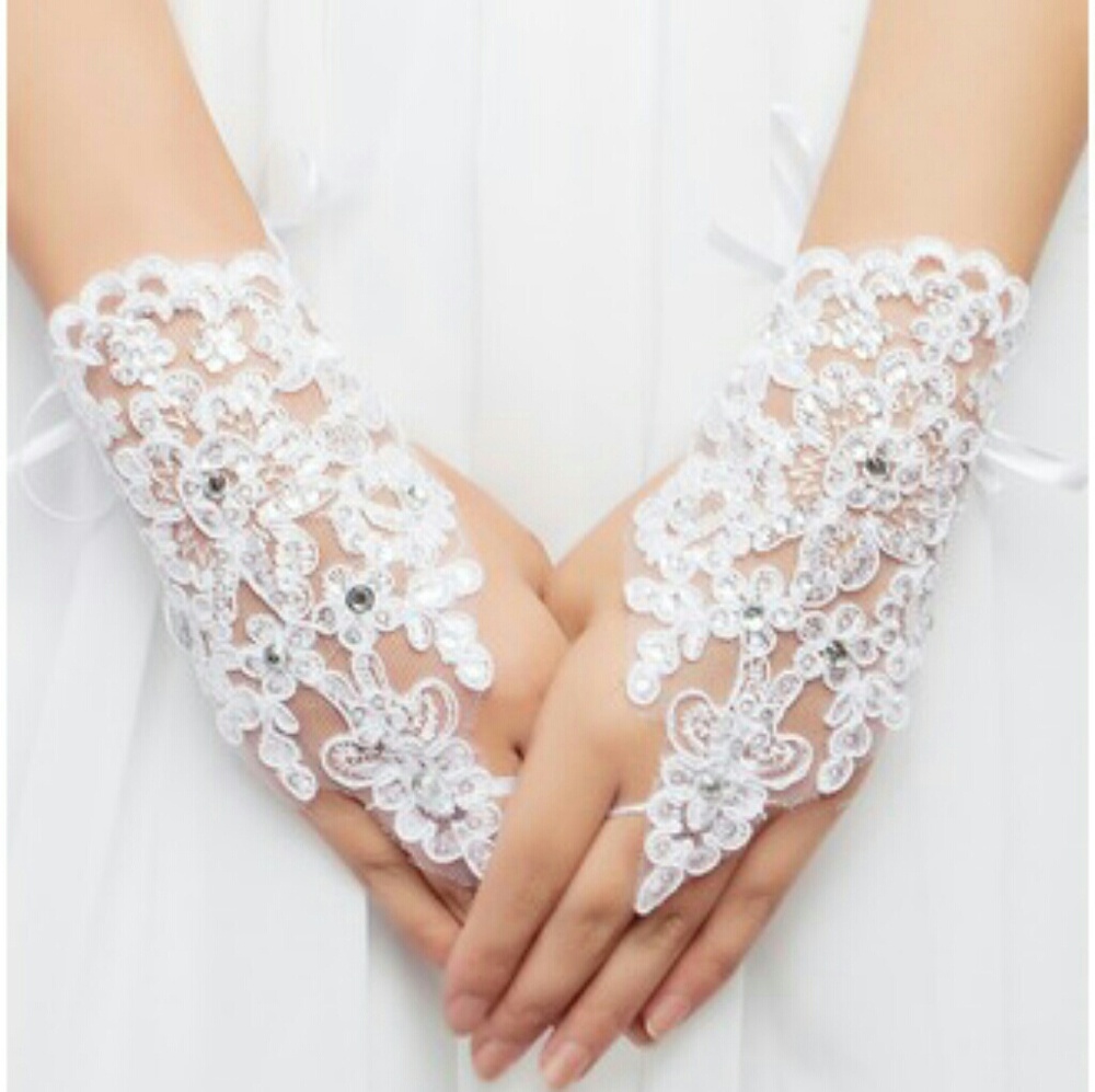 New White Lace Fingerless Gloves