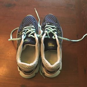 Danskin Now Women's sz 71/2