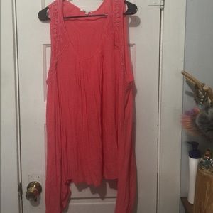 Shark bite flowy sleeveless blouse