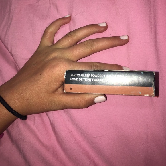 Smashbox powder foundation - Picture 3 of 7