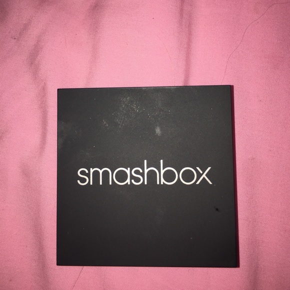 Smashbox powder foundation - Picture 2 of 7