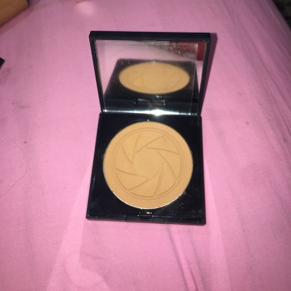 Smashbox powder foundation - Picture 5 of 7
