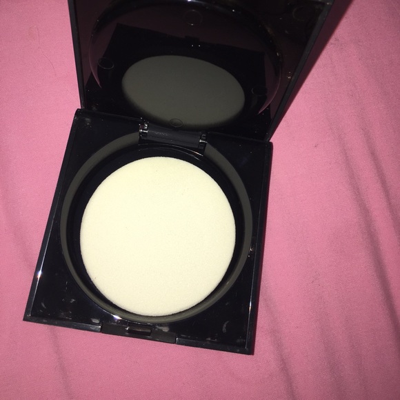 Smashbox powder foundation - Picture 6 of 7